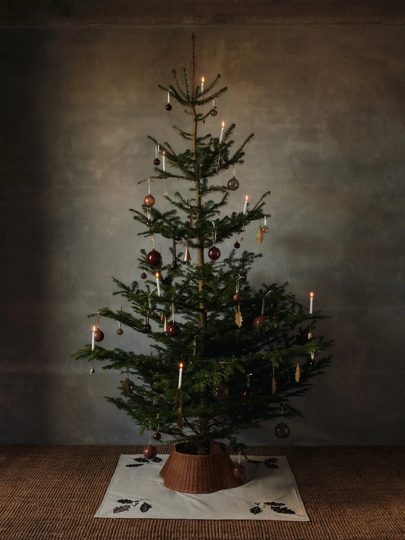 Ferm Living Oak Christmas tree blanket, square, natural | Finnish Design Shop NL