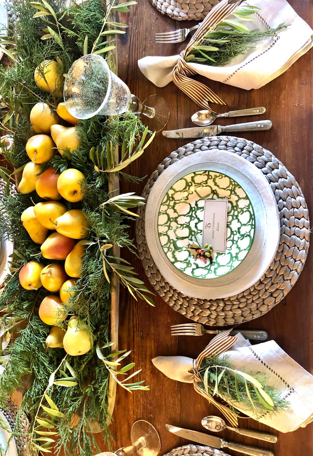 Festive Christmas Tablescape Ideas that Inspire - Cindy Hattersley Design