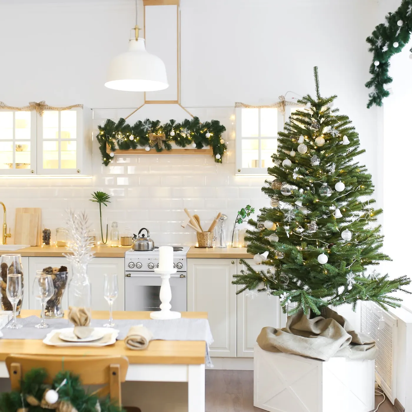 Garland Mantel Kitchen Ideas on Instagram | Apartment Therapy