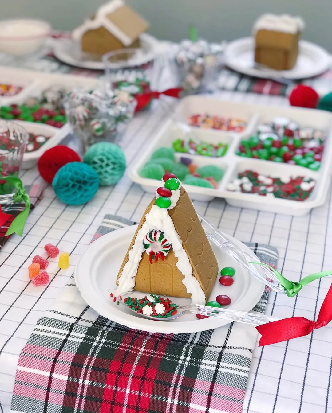 Gingerbread House Decorations & Ideas For Christmas - Chinet®