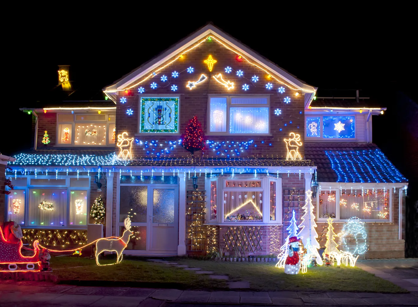 Great Ideas for Outdoor Christmas Lights | Bright Spark Electrical Services