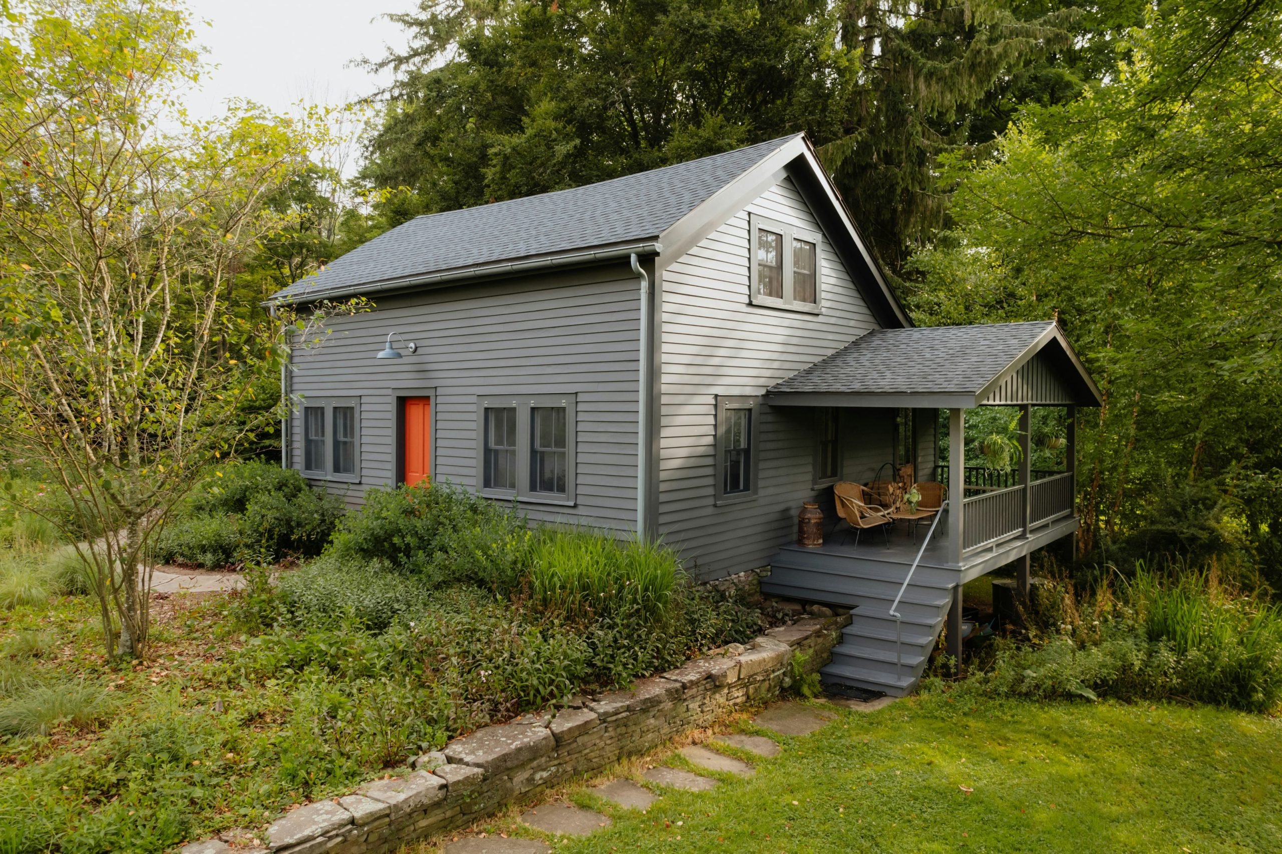 Grey house with a red door (IG: @clay.banks)