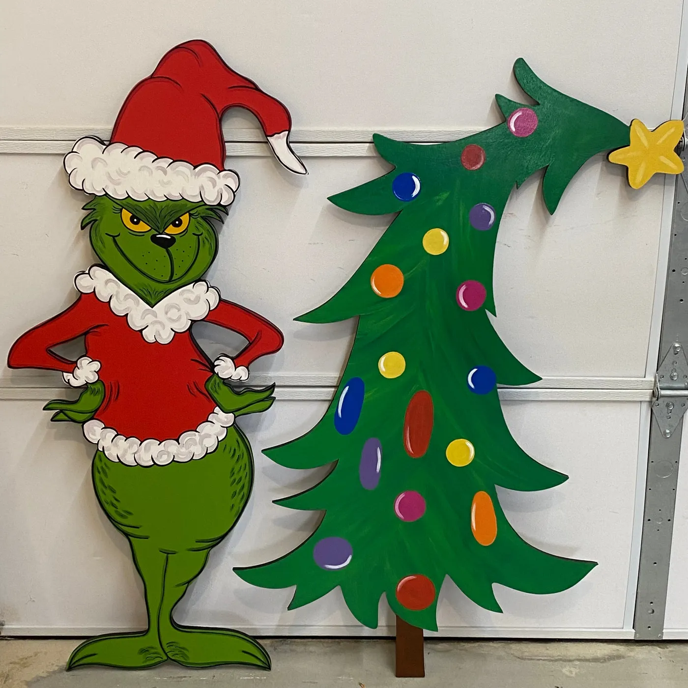Grinch with Christmas Tree Whoville Wood Outdoor Yard Art Sign Grinch  Christmas Tree Decoration