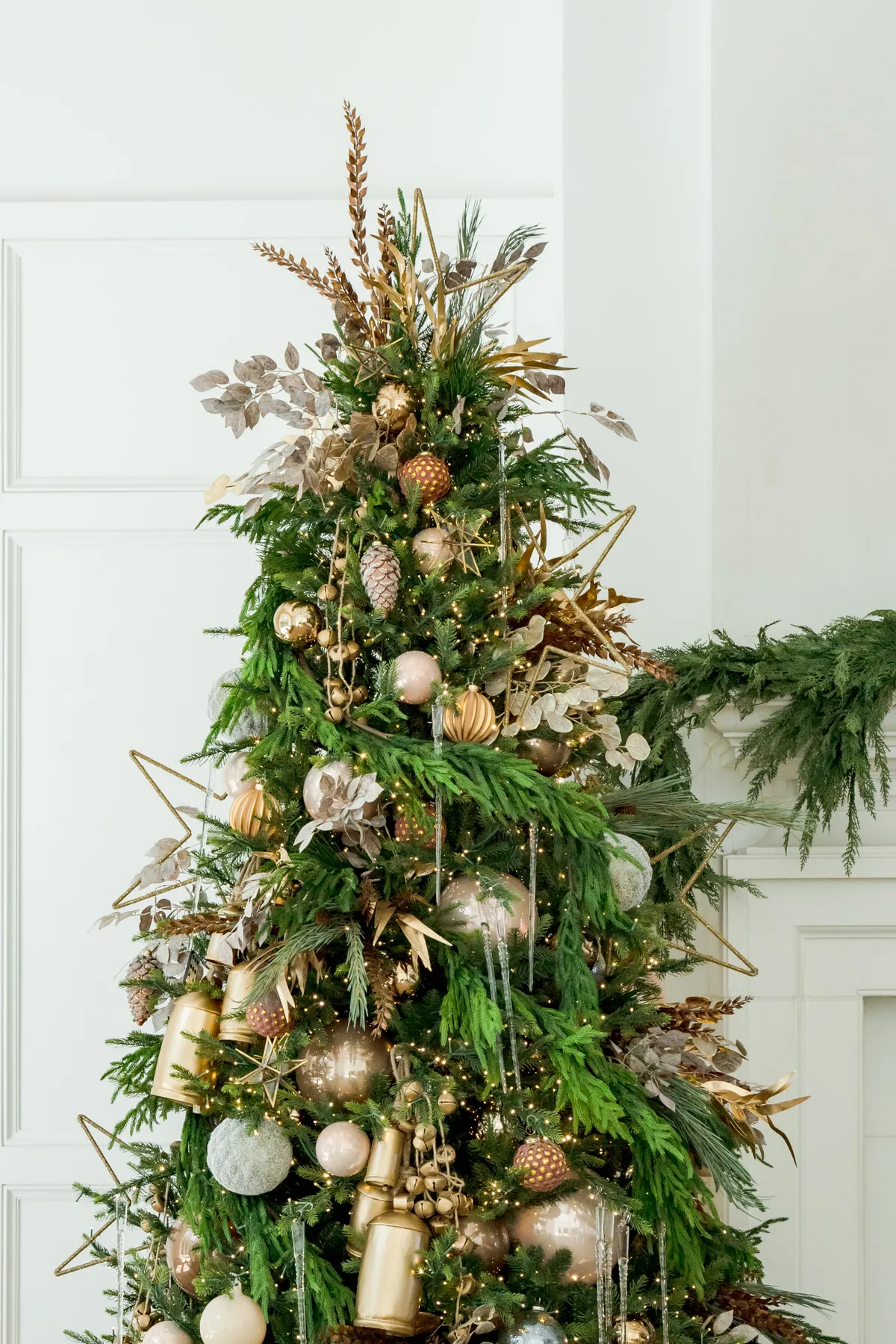 Holiday Time 40 Count Shatterproof Ornaments- Green, Silver Green and white Holiday Ornaments