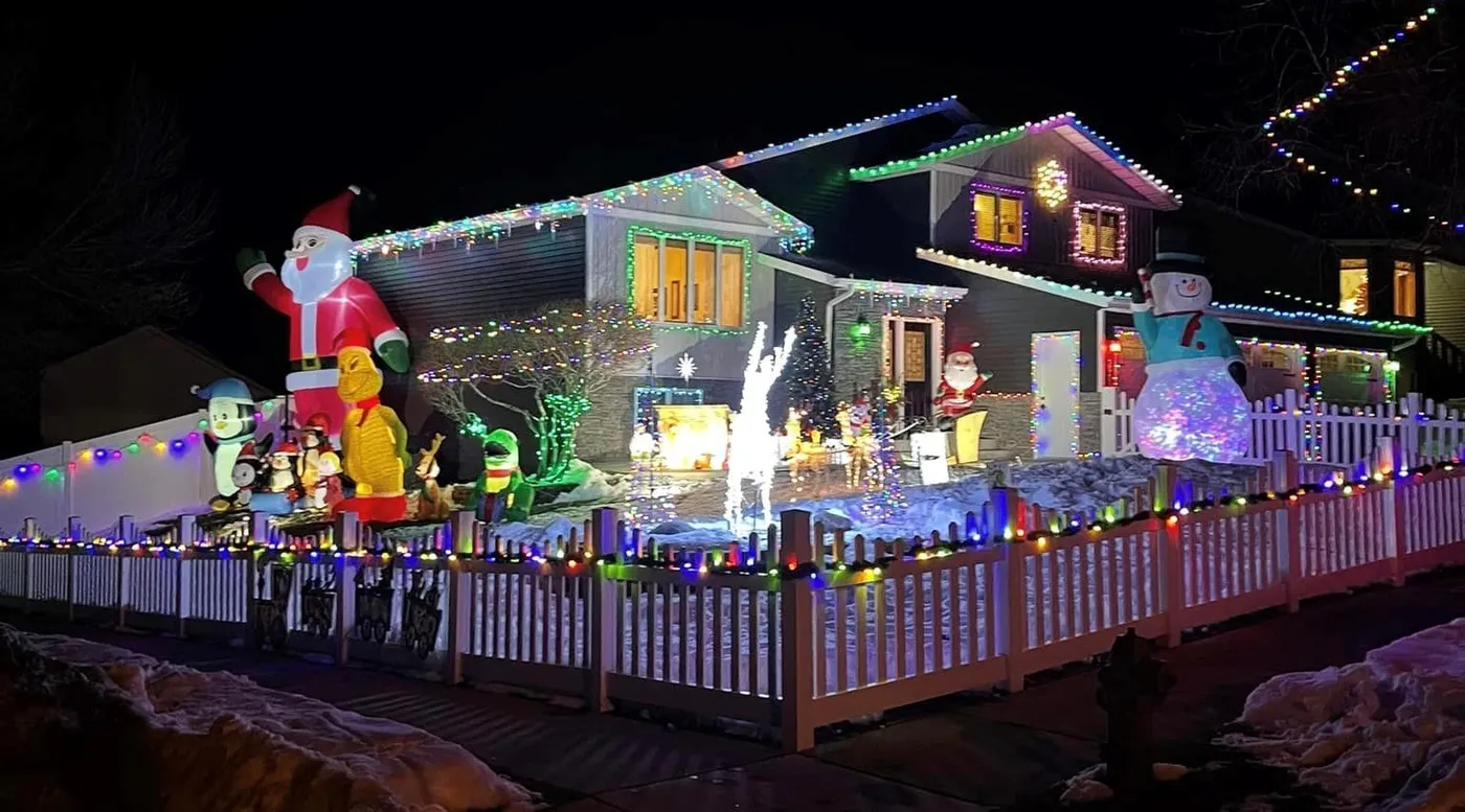 Holidays mean touring the town to view outdoor Christmas lights displays