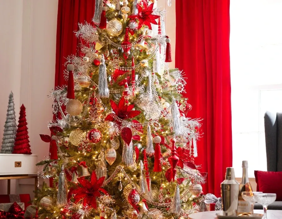 How Many Feet Of Garland Do I Need for My Christmas Tree? - The Christmas Loft