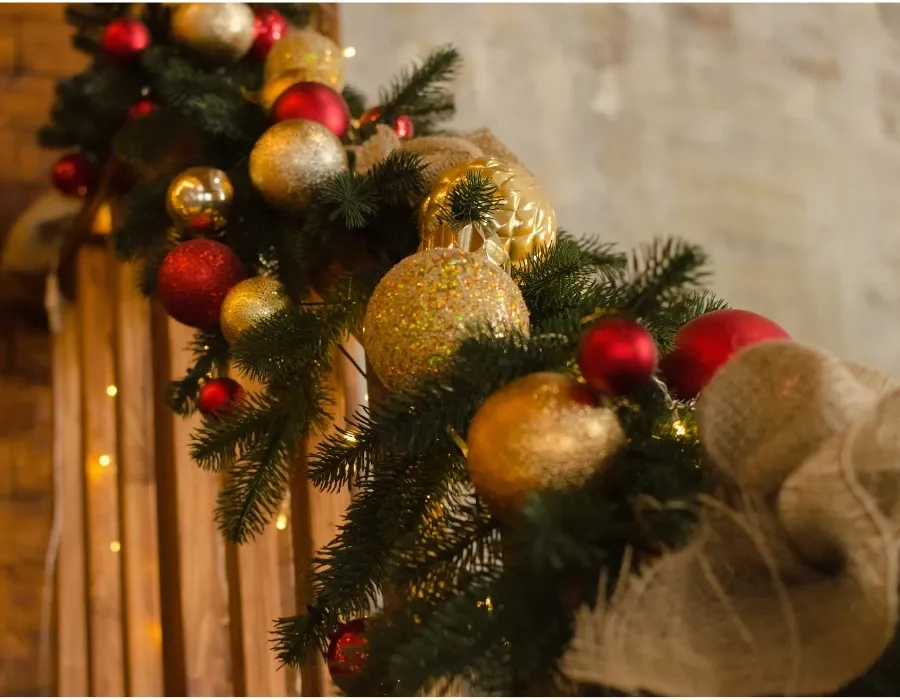 How Much Garland for My Staircase Bannister? - The Christmas Loft