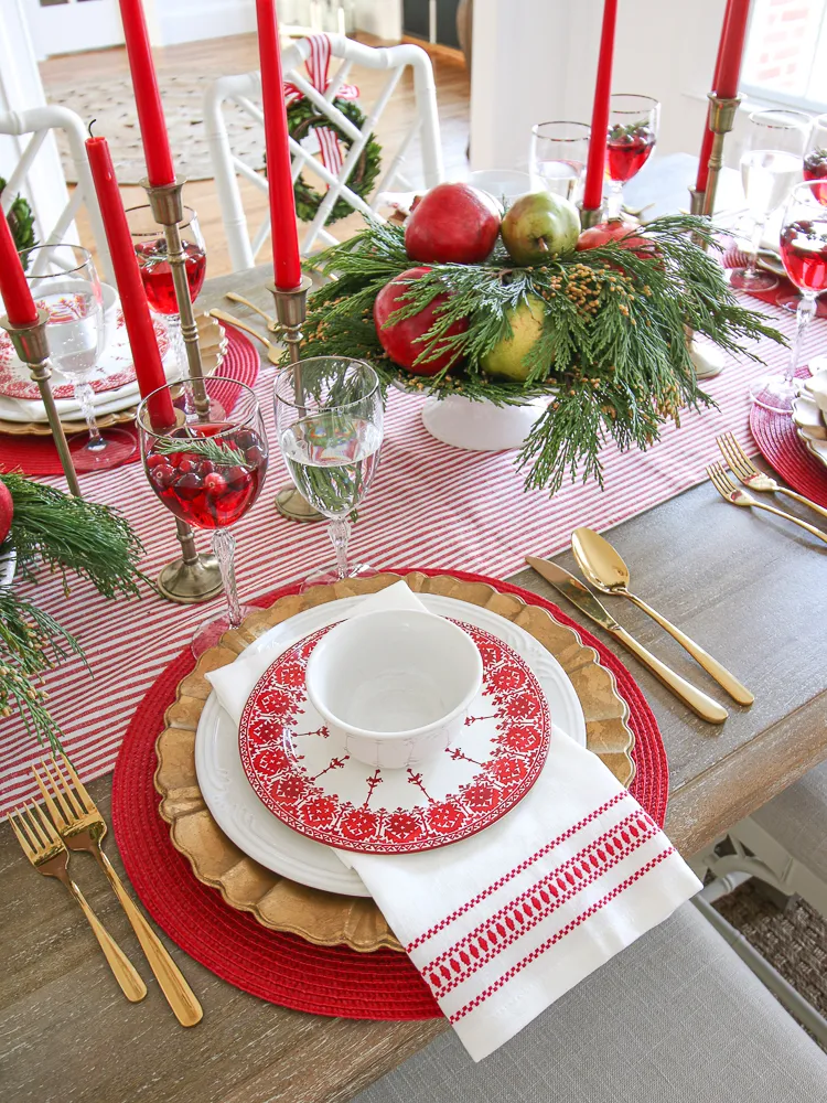 How to Create a Traditional Christmas Tablescape - Stefana Silber
