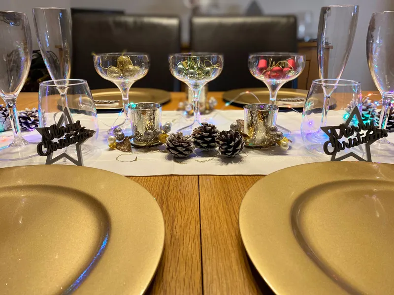 How to create an elegant Christmas table