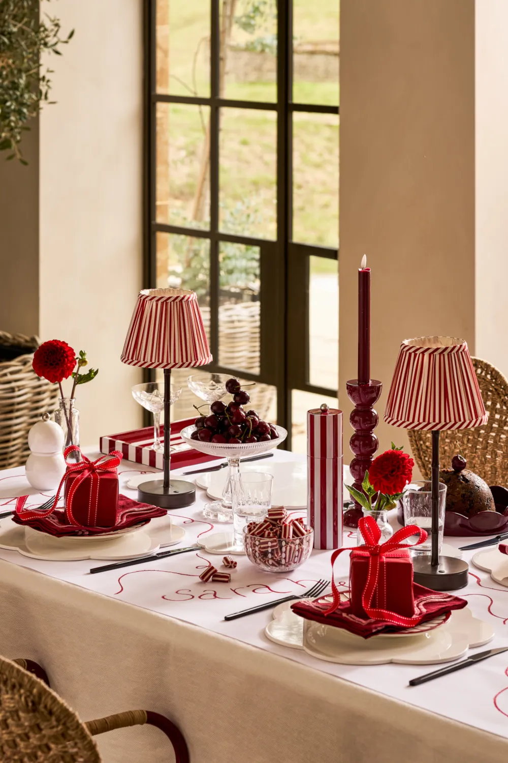 How To Create The Ultimate Festive Tablescape