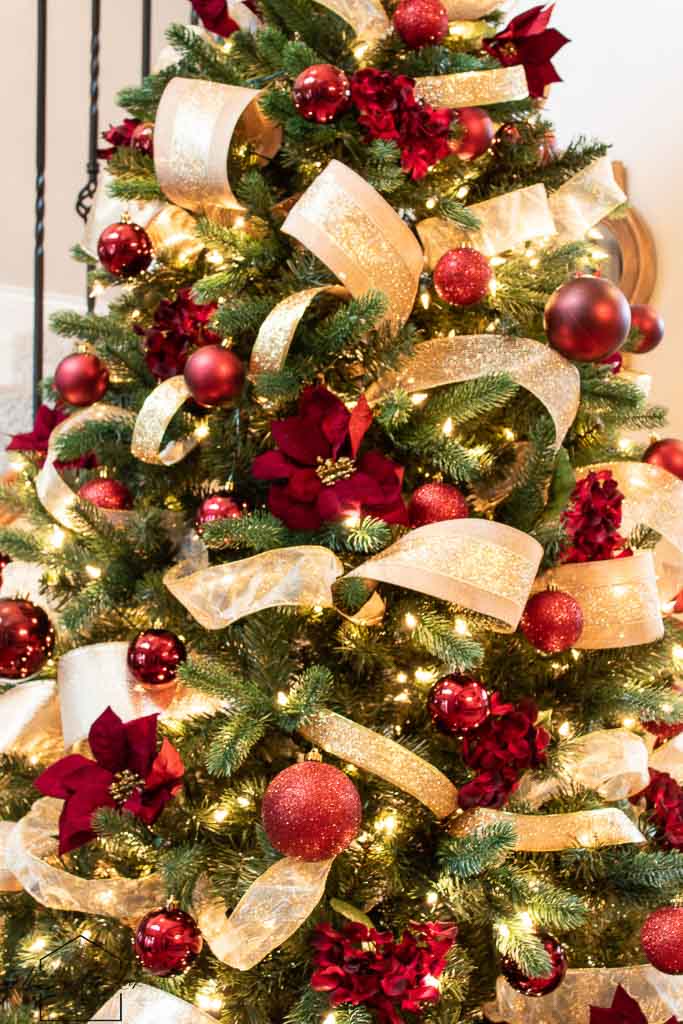 How to Decorate a Christmas Tree Like a Designer - The Lived-in Look