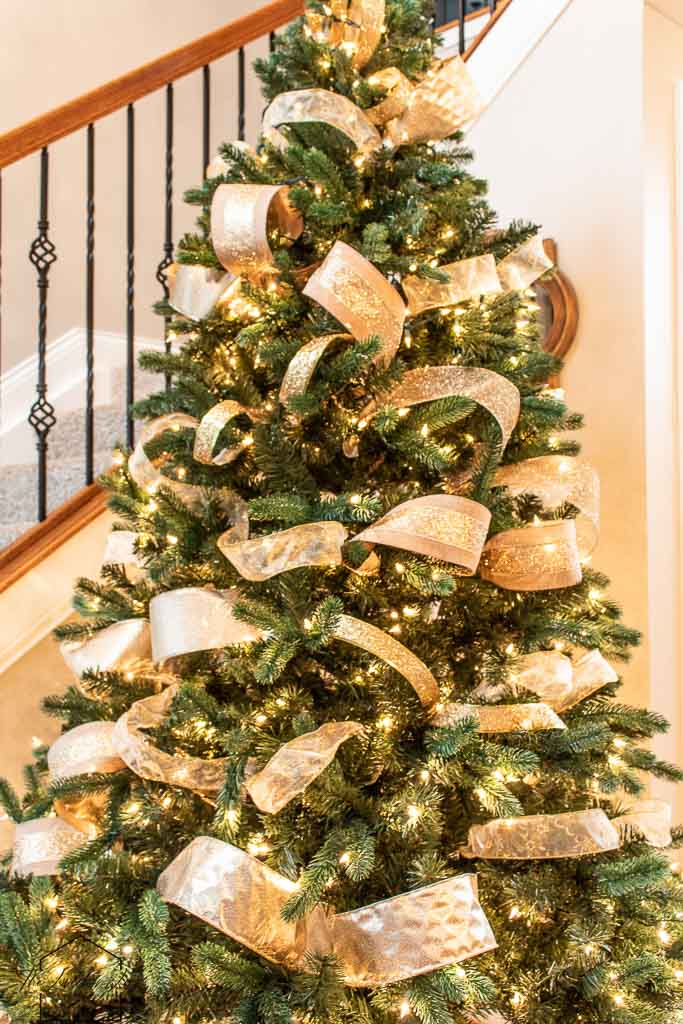 How to Decorate a Christmas Tree Like a Designer - The Lived-in Look