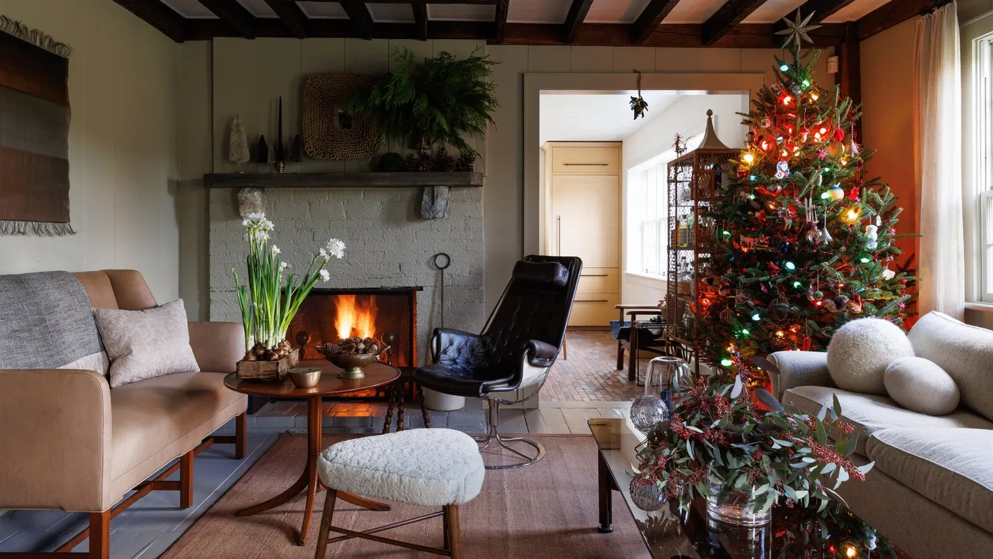How to Decorate a Country Home for the Holidays - The New York Times