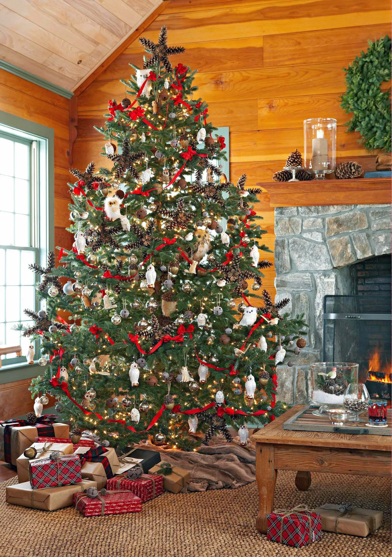 How to Decorate a Woodland Themed Christmas Tree
