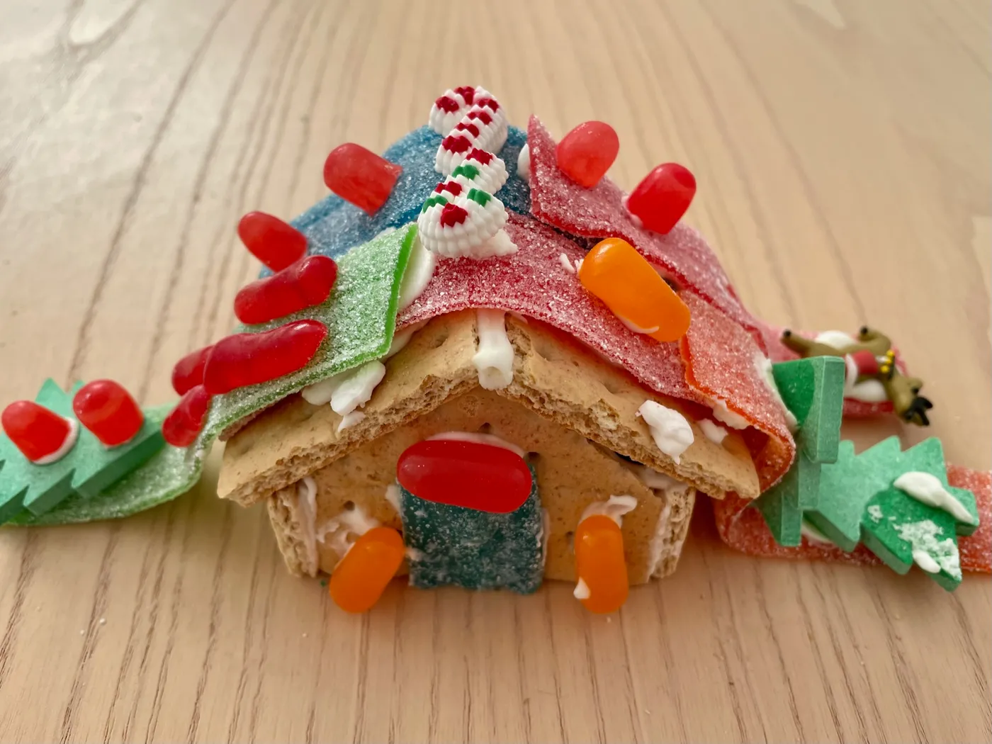 How to Host the Best Gingerbread House Party