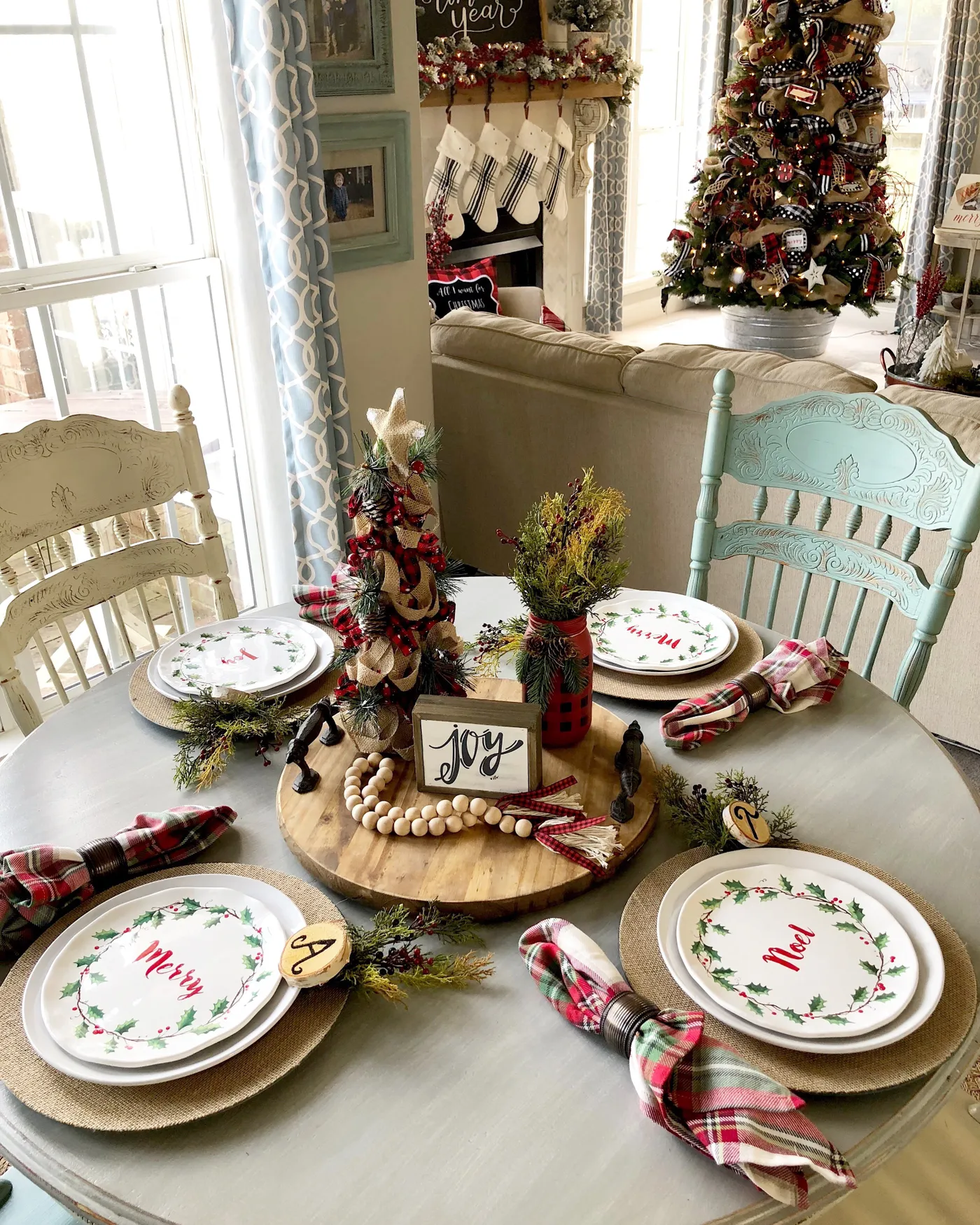 How to put together an easy Christmas table setting that's cute and creative! - Wilshire Collections