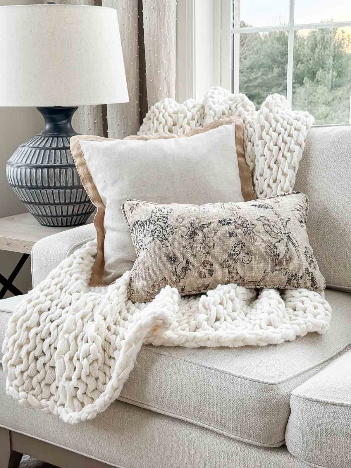 How To Style A Throw Blanket 10 Attractive Ways - StoneGable Winter-Themed  Blanket With Three Mini