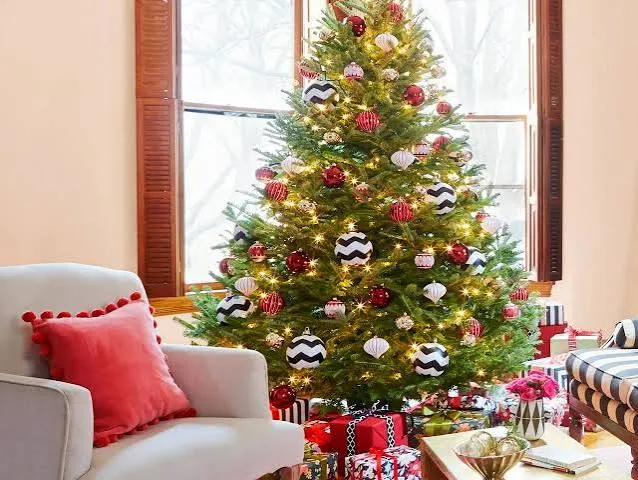 How to Trim a Christmas Tree | Trimming a Christmas Tree | HGTV