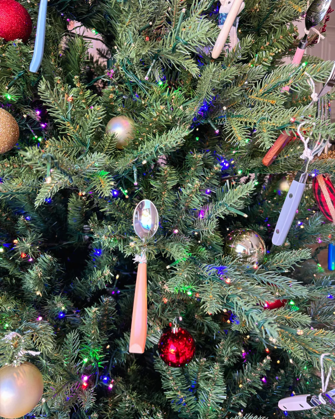 How to Use Colorful Flatware to Decorate Your Christmas Tree – ANNOVA