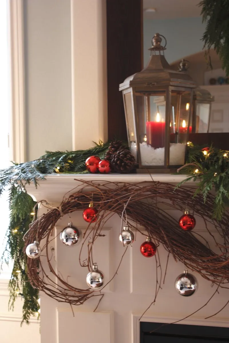 It's the little things that make a house a home...: Our Living Room Mantel  - Christmas 2010...