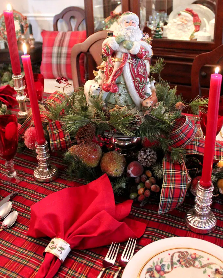 JBigg: Life in Kentucky: Christmas Table with Tartan and Santa