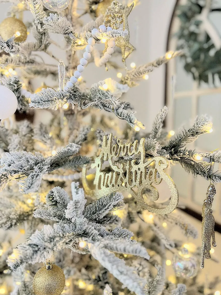 King Of Christmas Flocked Garland Review Of The King Of Christmas 7-Foot King Noble Flock Christmas Tree Michelle's Party Plan-It