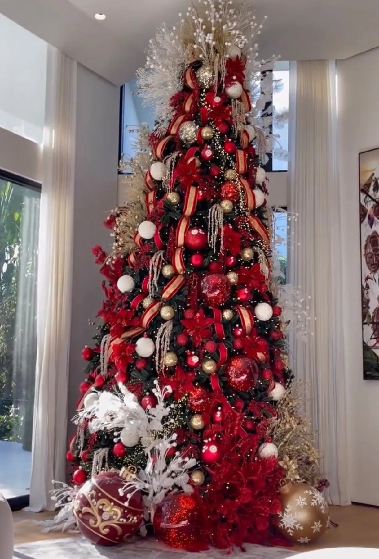 Luxury Red & White Style Premium Green PVC Christmas Tree 4.5m / 14.8f –  L'ARBE Flowers & Events