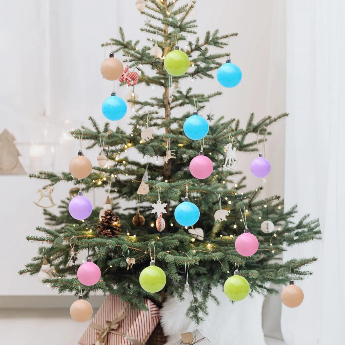 Macaron Color Christmas Ball Ornament, Single Plastic Hanging Tree  Decoration for Holiday, Party, Wedding, and Event Decor, Lightweight and  Easy to Hang Pastel Accent Piece for Home or Venue Styling