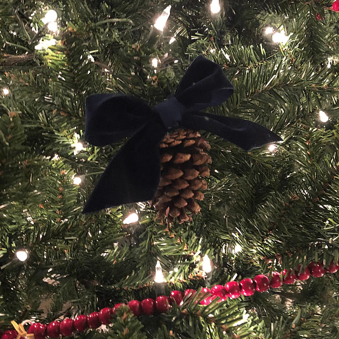 Make Pinecone Ornaments this Christmas with Knitting in the Park