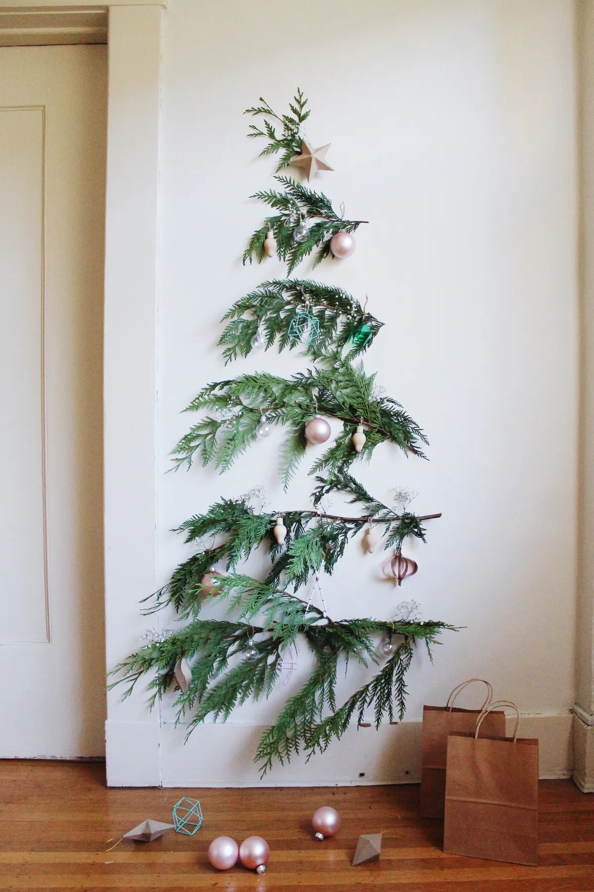 Minimal-Christmas-Tree-Small-Apartment - PaintSewGlueChew