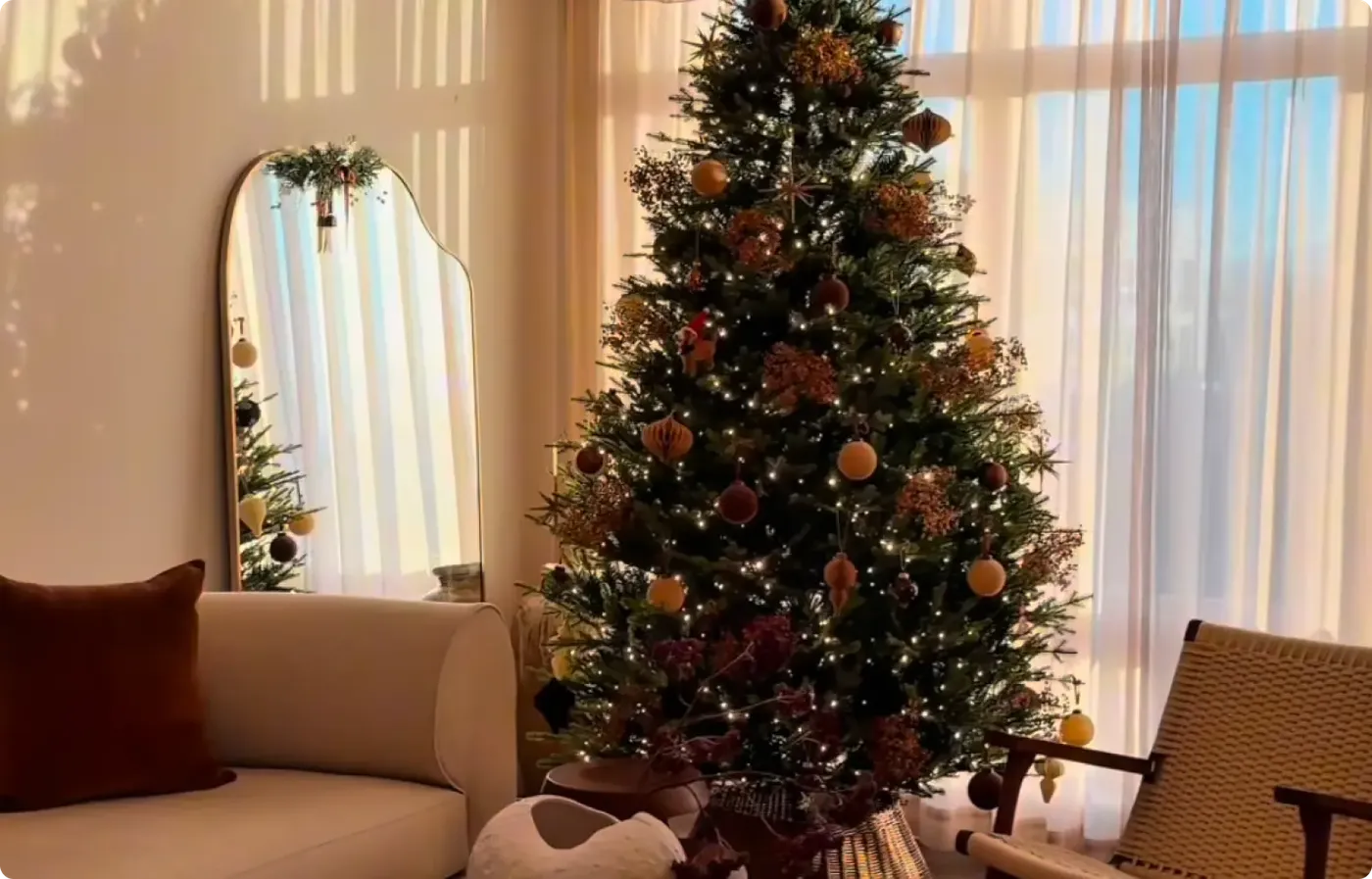 Minimalist Christmas Decor Ideas for a Calm & Cozy Home – Gharko