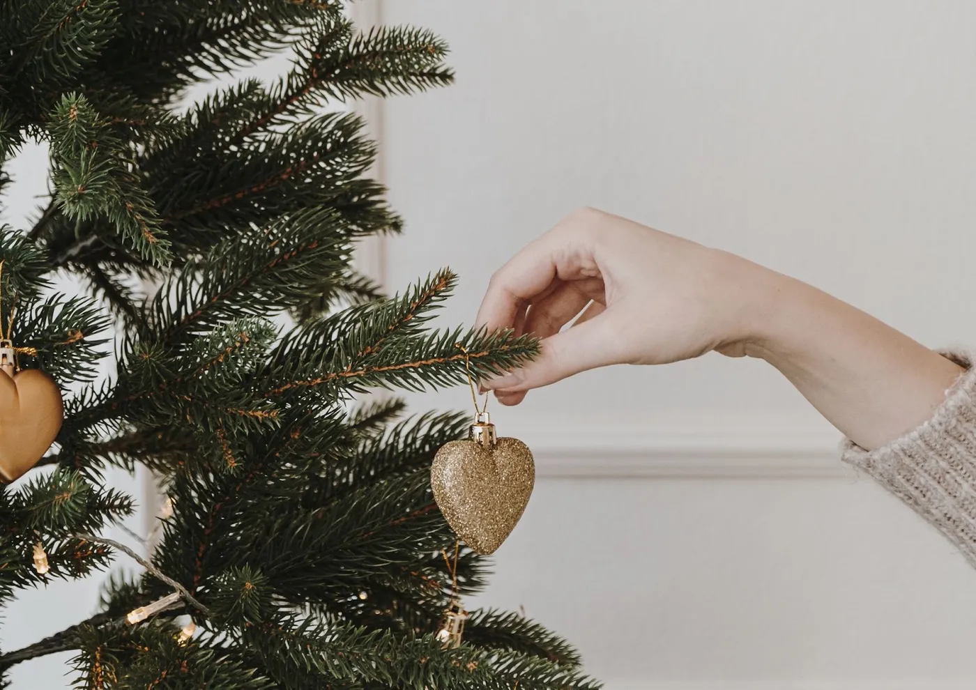 Minimalist Christmas: Tree Decoration and Home Styling - Pine Concept
