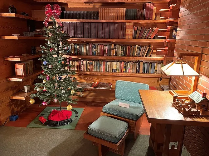 Minimalist Holiday Décor, a la Frank Lloyd Wright