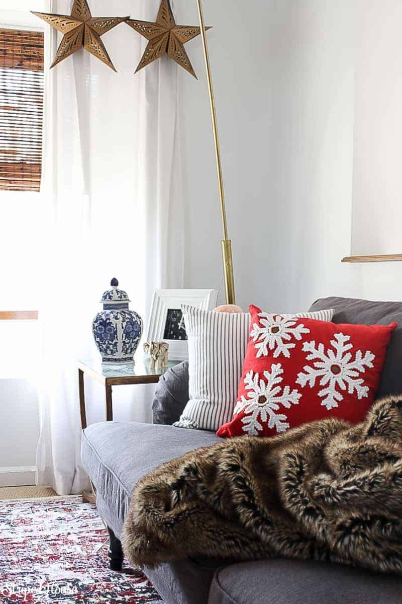 MODERN TRADITIONAL RED AND WHITE CHRISTMAS HOME TOUR - The Striped House