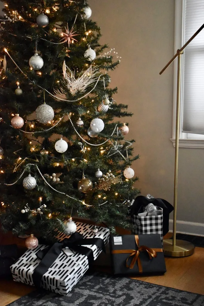 MY CHRISTMAS DECOR FOR THE COLOR-AVERSE – INTERIORS BY BECK