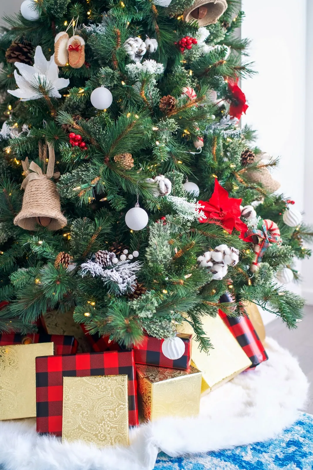 My Christmas Tree + How I Decorated The Apartment | Connecticut Fashion and  Lifestyle Blog | Covering the Bases