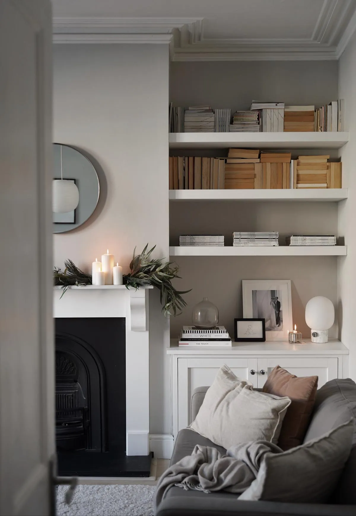 My minimalist Christmas decor - the first few touches |
