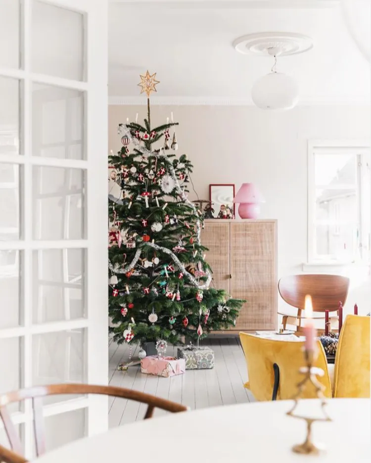 my scandinavian home: Trend Alert: 5 Holly Jolly Christmas Danish Homes