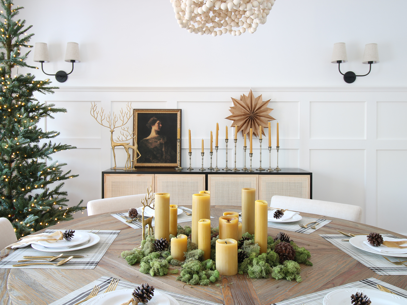 Neutral Christmas Dining Room Decor - Stefana Silber