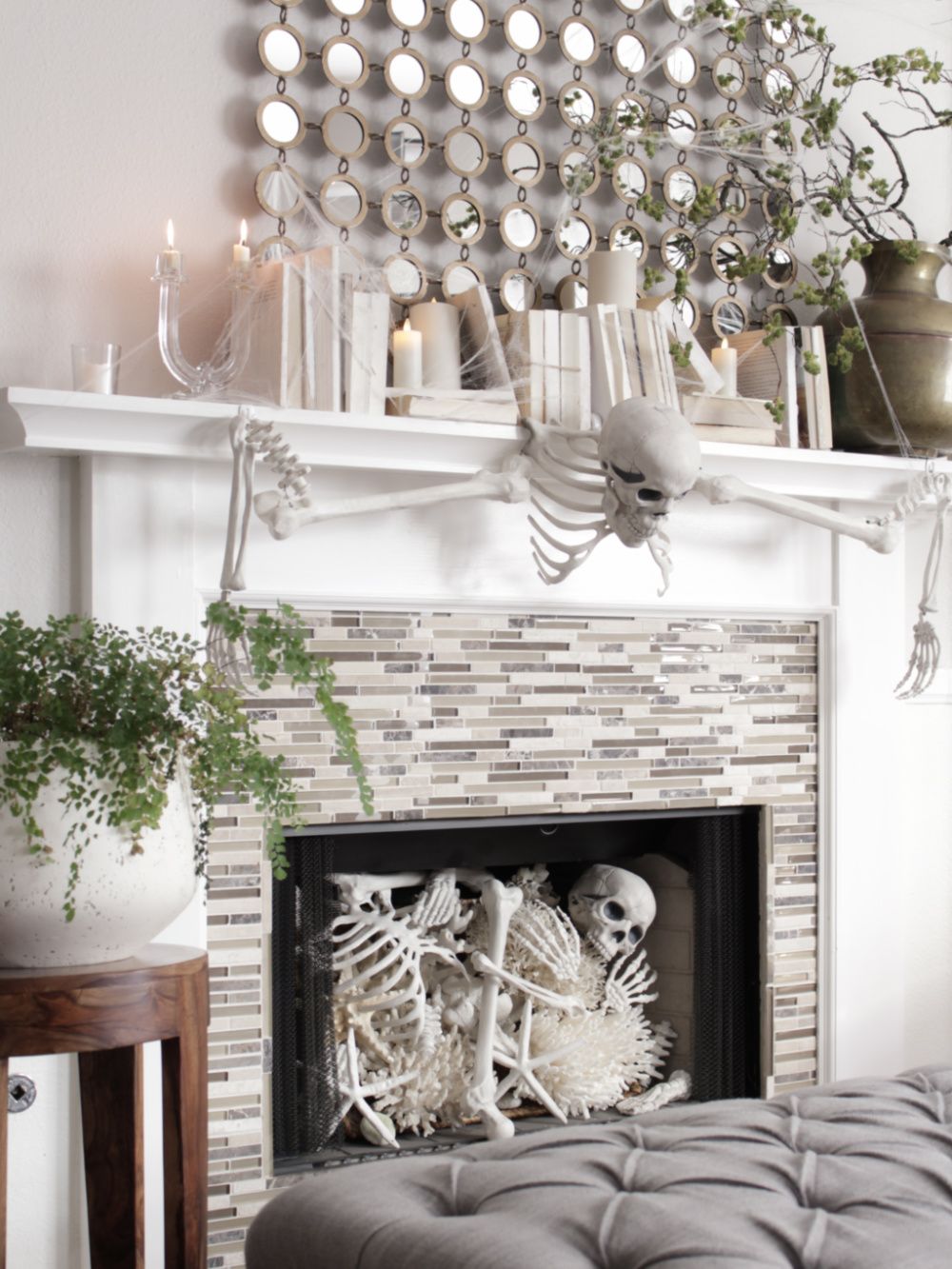 Oscar Bravo Home: Spooky Skeleton Halloween Mantel