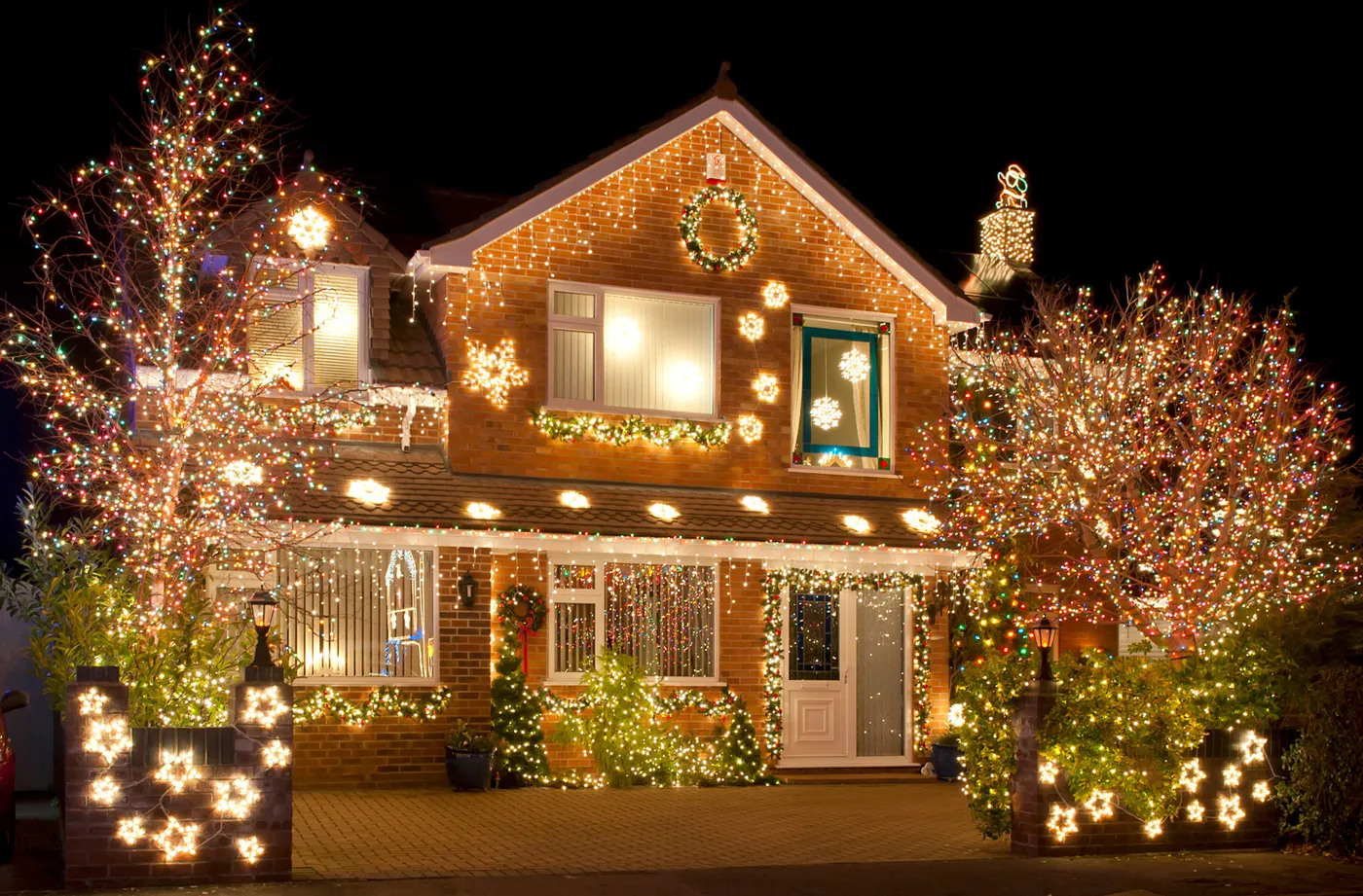 Outdoor Christmas Decor Etiquette You Should Follow