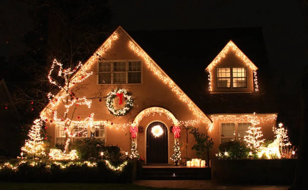 Outdoor Christmas lights ideas for a spectacular holiday display