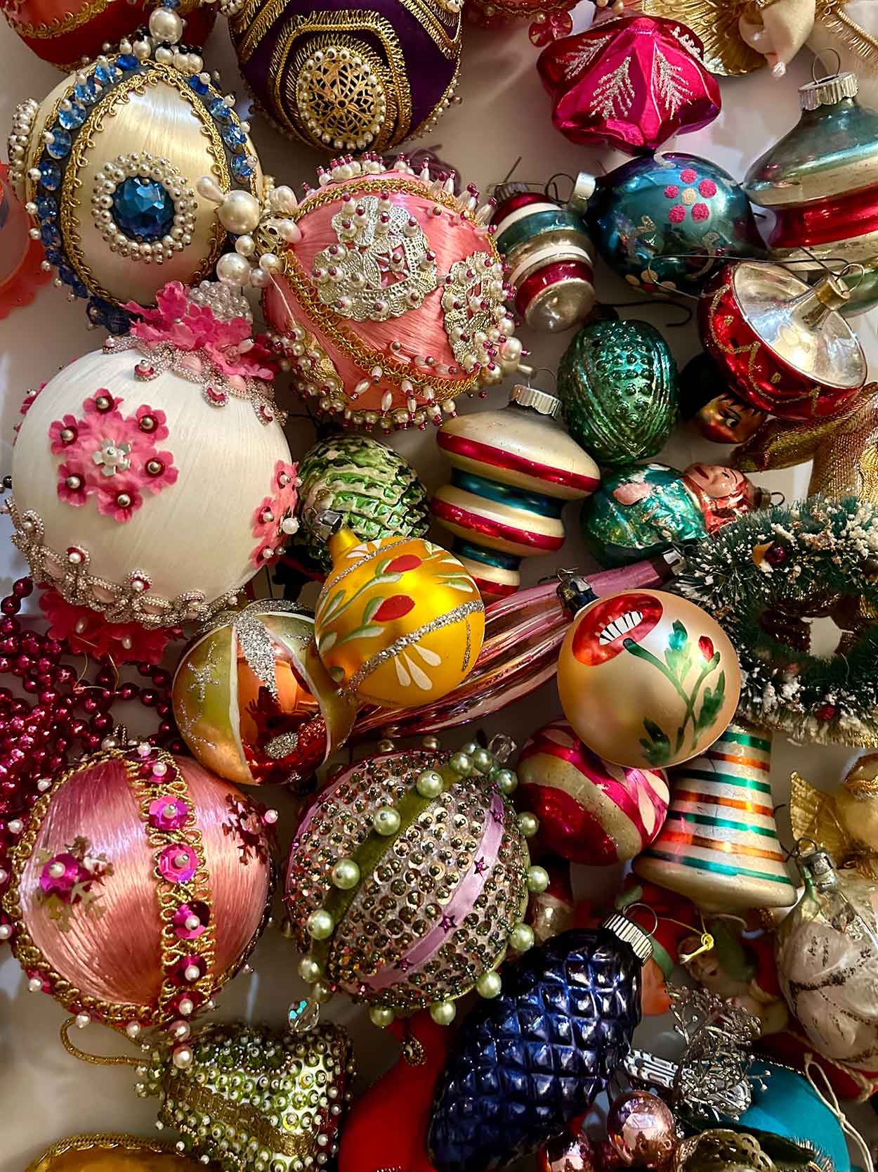 Passing Down Heirloom Christmas Ornaments & Family Stories - THE VINTAGE  TREE