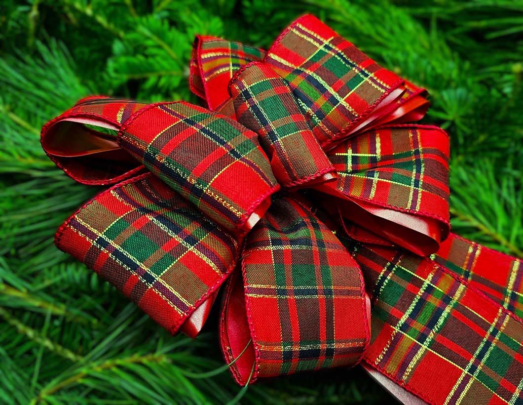 Plaid Bows: Emilie's Christmas Bows