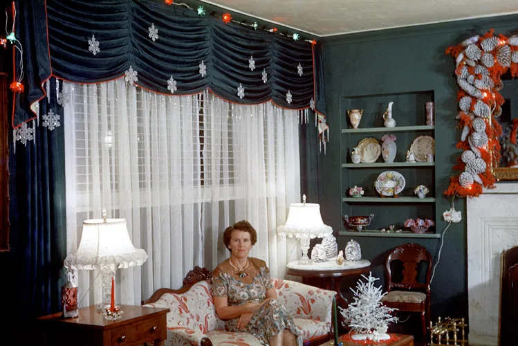 Plan59 :: Retro Vintage 1950s Christmas Ads and Holiday Art :: Grandmother, 1954