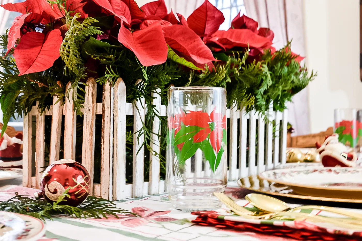 Poinsettia Motif Christmas Tablescape - Zucchini Sisters