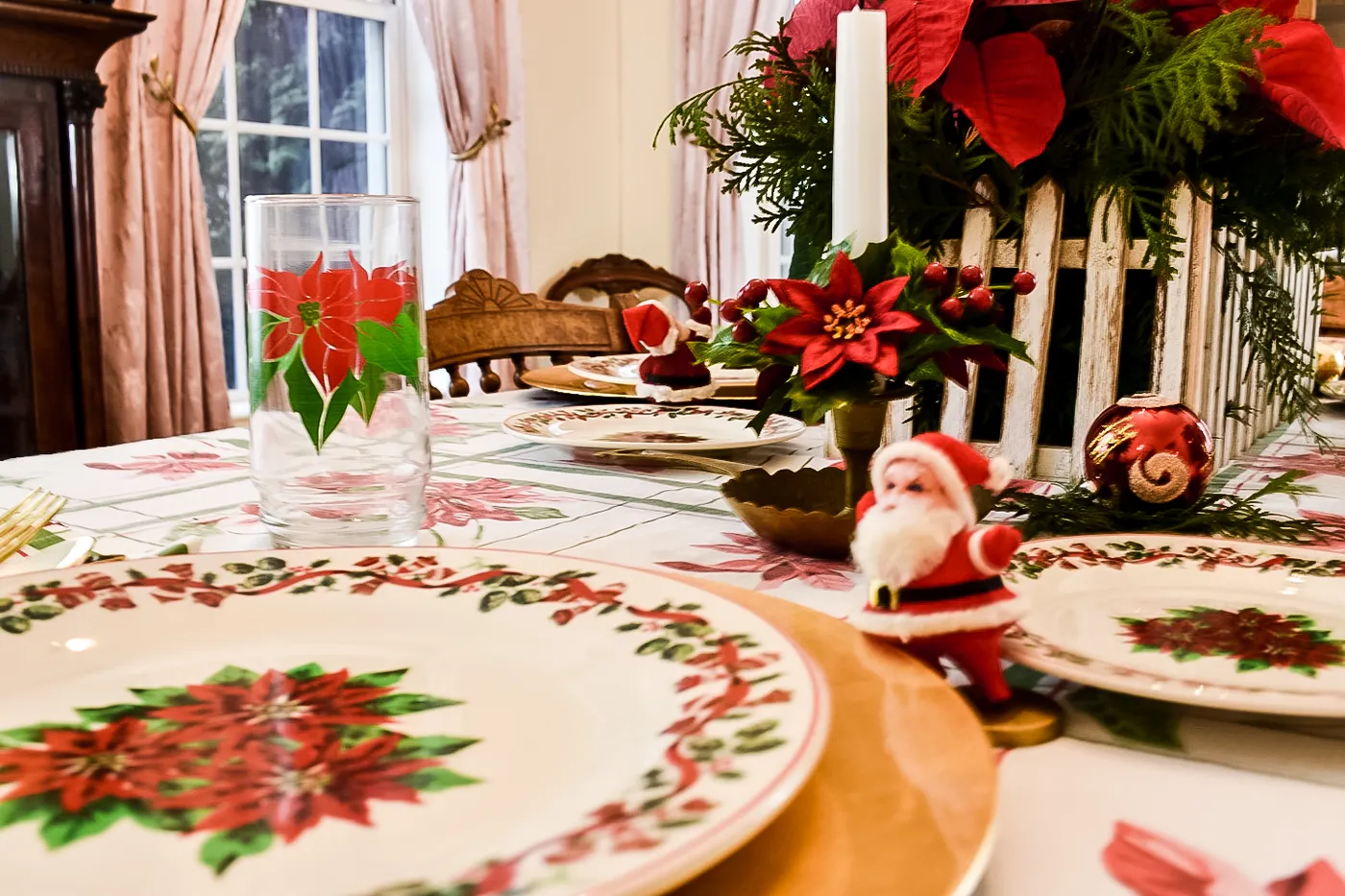Poinsettia Motif Christmas Tablescape - Zucchini Sisters