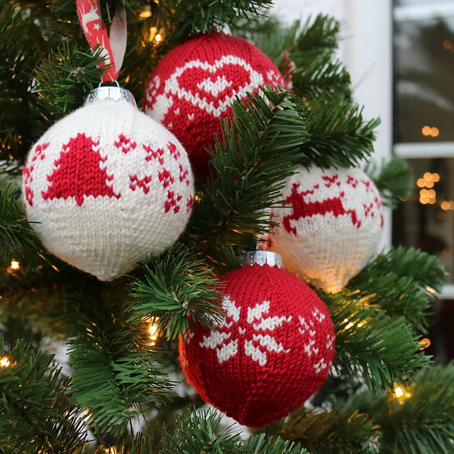 Ravelry: Scandi Style Christmas Baubles pattern by Stella Taubenheim