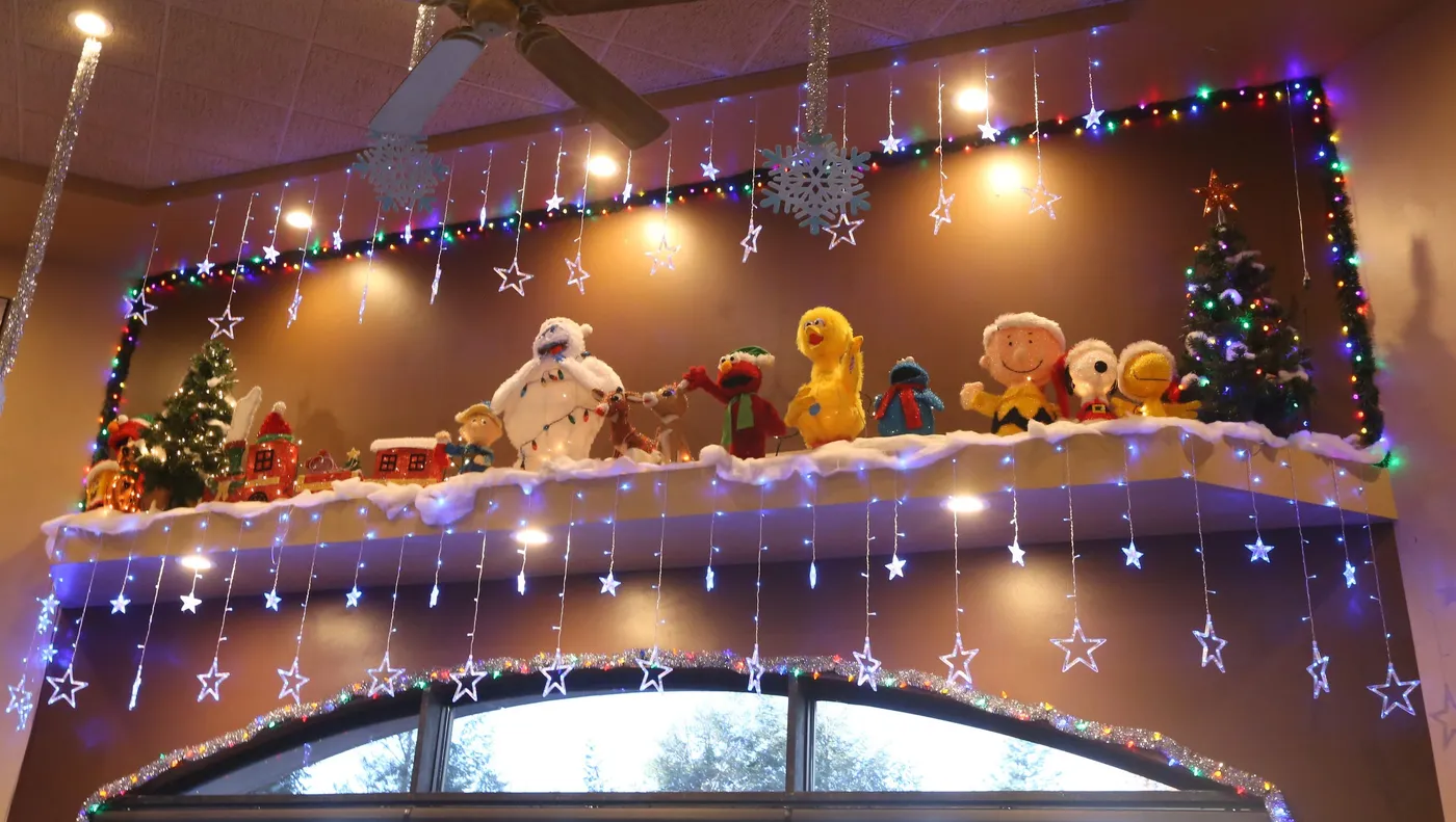 Red Fedele's Brook House decorates for the holidays