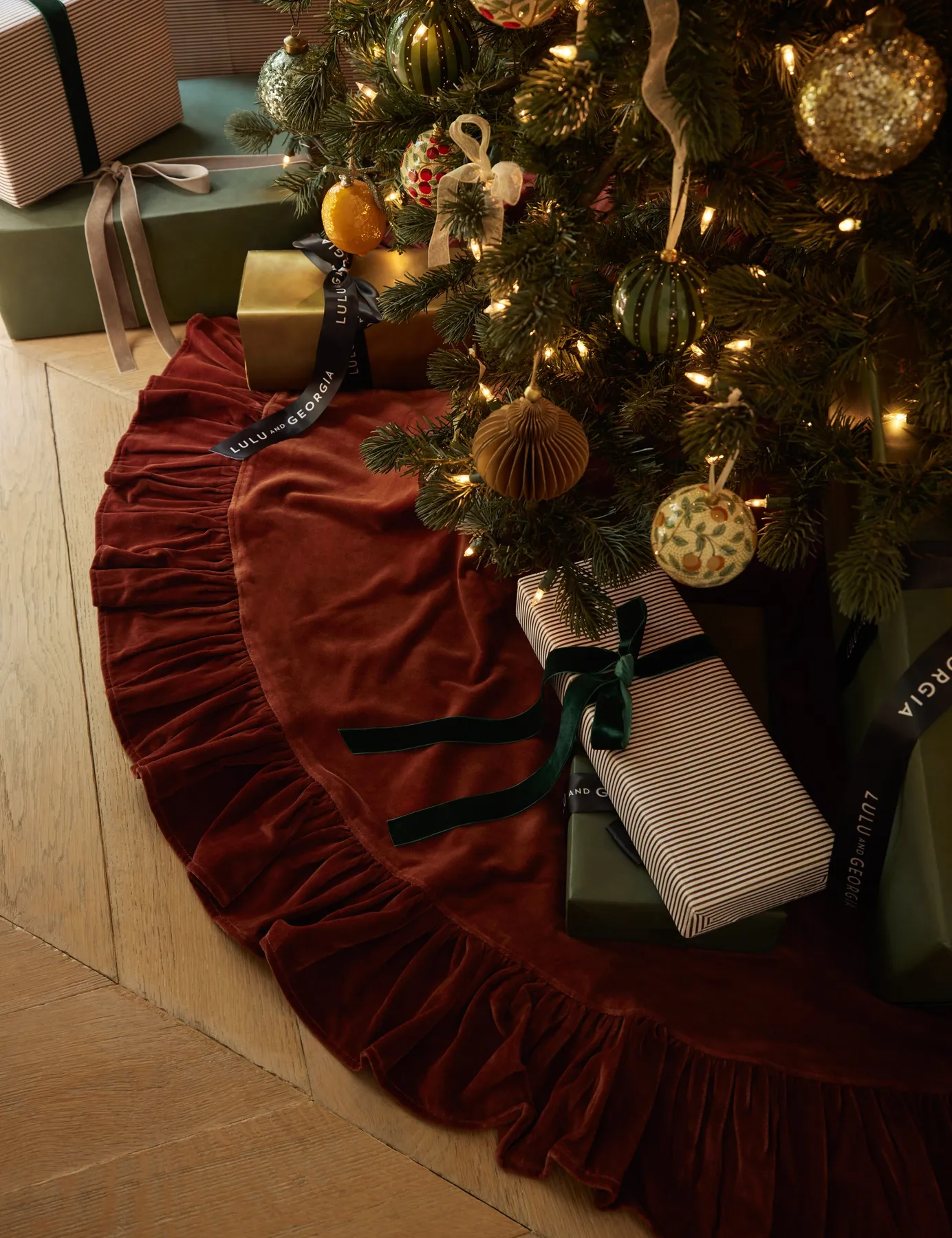Red Velvet Christmas Ruffled Christmas Tree Skirt Red Maroon Christmas Tree Skirt, Luxury Velvet Plush Skirt